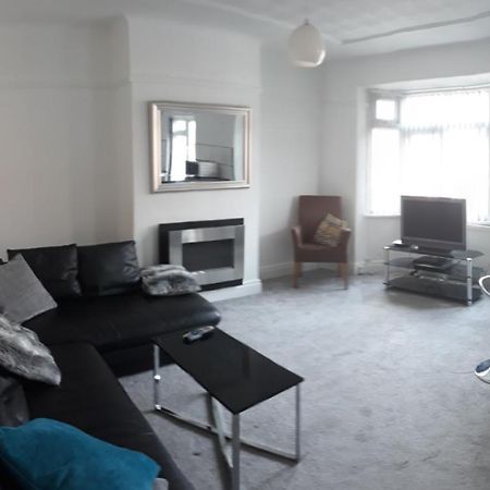 Marine Lake Apartment Уест Кърби Екстериор снимка