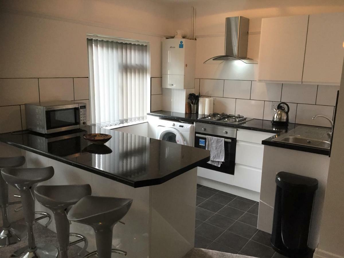 Marine Lake Apartment Уест Кърби Екстериор снимка