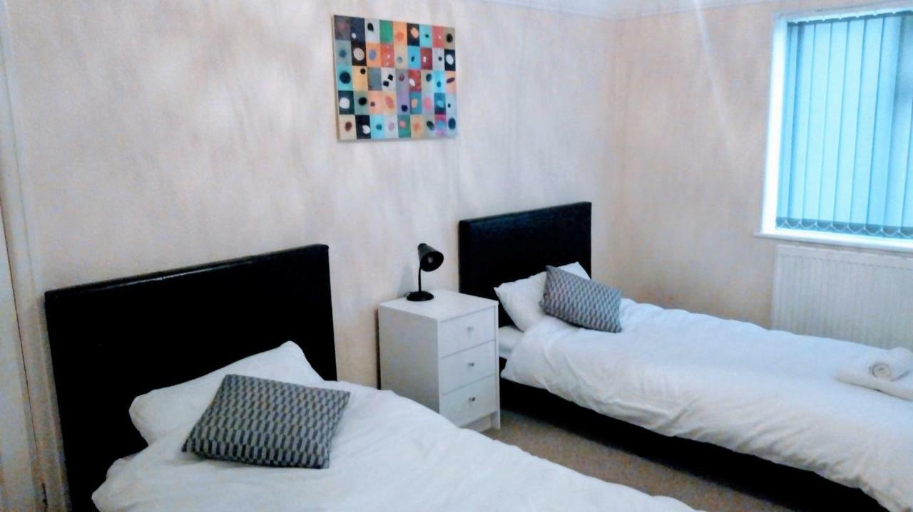 Marine Lake Apartment Уест Кърби Екстериор снимка